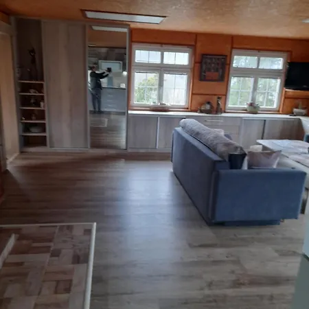 Lejlighed Apartman ,manzelska Postel,2 Pristylky,parkovani ,snidane Po Domluve.