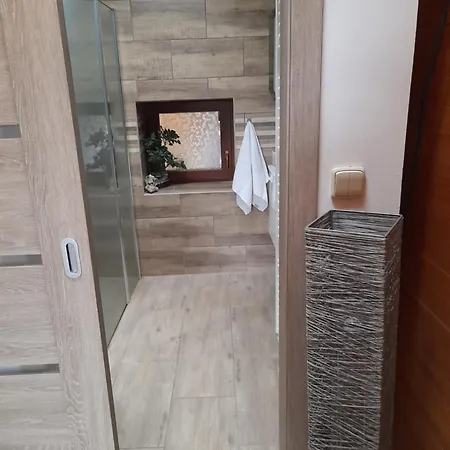 Apartman ,manzelska Postel,2 Pristylky,parkovani ,snidane Po Domluve. *