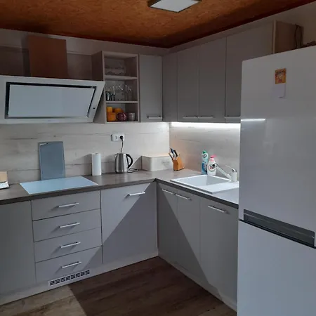 Apartman ,manzelska Postel,2 Pristylky,parkovani ,snidane Po Domluve. * Ústí nad Labem