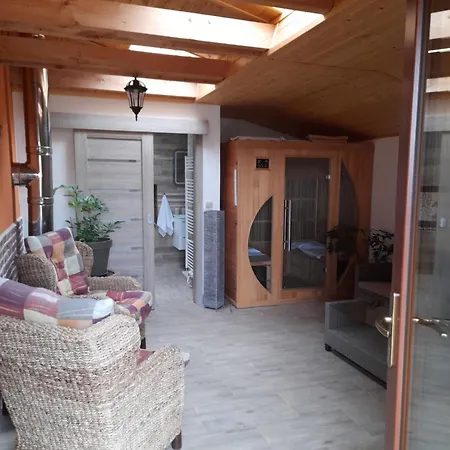 Apartman ,manzelska Postel,2 Pristylky,parkovani ,snidane Po Domluve. Lejlighed